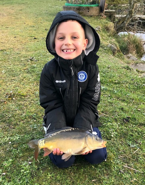 Louie is at it again on peg 10 at Lane Head with a nice mirror carp caught on meat. 12/04/2019